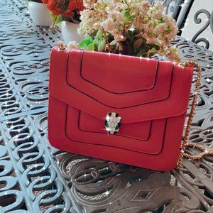 Shoulder bag with snake clasp